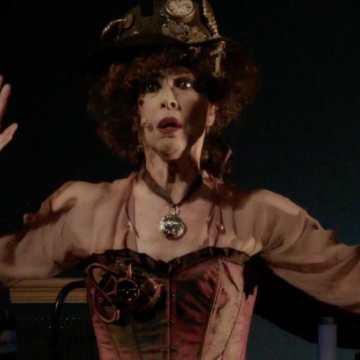 Veronica Pivetti protagonista a teatro di &quot;Stanno sparando sulla nostra canzone&quot;