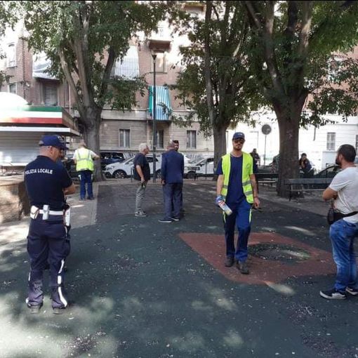 Barriera di Milano: dopo pochi giorni dal blitz della polizia, nei giardini di via Montanaro tornano i clochard