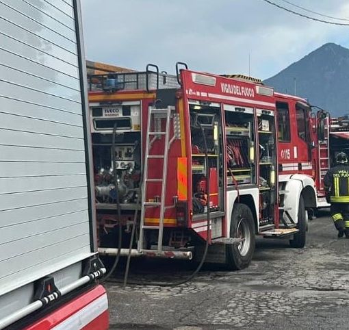 Fiamme sul tetto di una casa a Buttigliera Alta: intervengono i vigili del fuoco