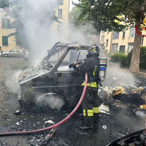 Intervento dei vigili del fuoco in via Carlo del Prete
