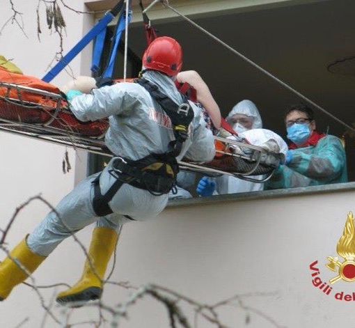 In tempi di coronavirus, cambia anche il lavoro per i Vigili del Fuoco: ad Avigliana soccorso ad un positivo al covid-19