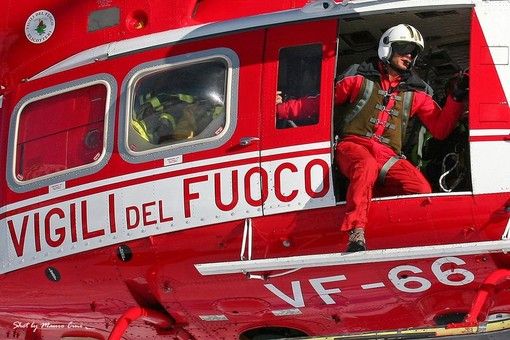 elicottero dei vigili del fuoco elicottero dei vigili del fuoco