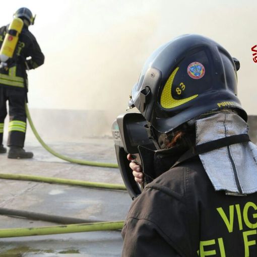 Autobus della linea 5 in fiamme lungo corso Galileo Ferraris
