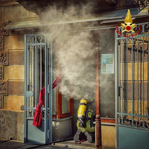A fuoco un negozio a Carmagnola: intervento dei vigili del fuoco