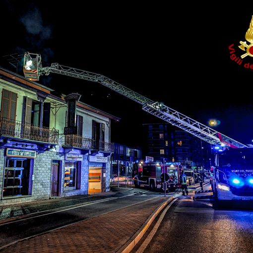 Rivoli: va a fuoco un'abitazione in corso Susa, pronto intervento dei pompieri