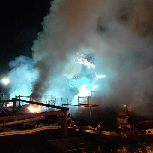 L'incendio scoppiato nella notte