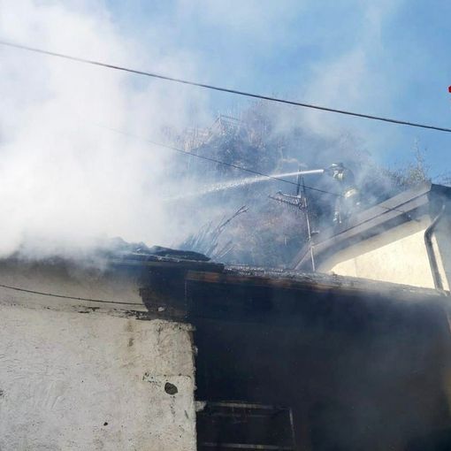 Incendio in una abitazione a Lemie, Vigili del Fuoco in azione