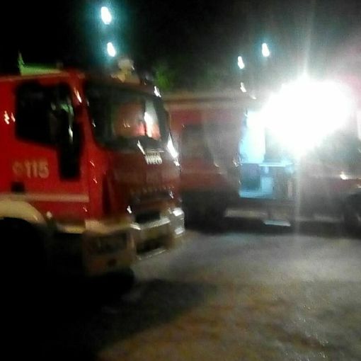 Un intervento notturno dei vigili del fuoco