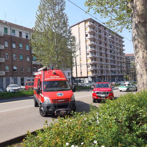Coronavirus, l'omaggio dei vigili del fuoco agli operatori della Sanità [FOTO e VIDEO]