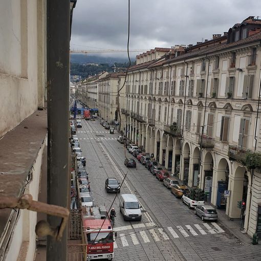 vigili del fuoco in azione in via po