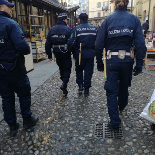 Interventi dei vigili urbani al mercato di Porta Palazzo
