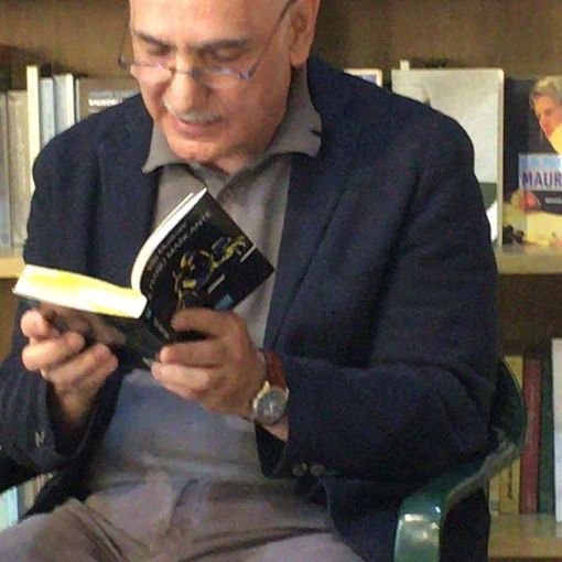 Vito Montrone con i suo romanzo