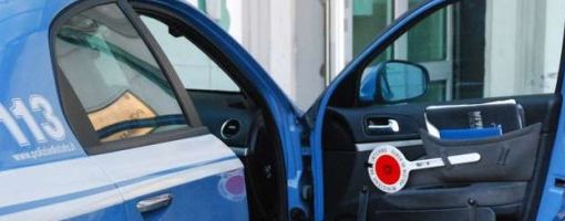 Ruba arneis e poi aggredisce poliziotto: arrestato in un supermercato di via Carlo Alberto