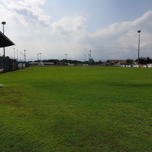 Volpiano, rifacimento in erba sintetica per i campi da calcio di via San Grato