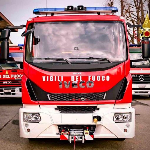 Scoppia un incendio in un alloggio di via Sansovino: evacuati 14 condomini