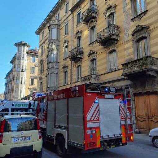 Operaio di 23 anni cade dal quarto piano di un cantiere: è grave in ospedale