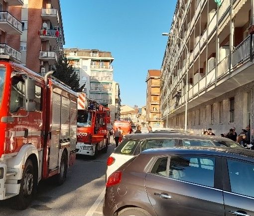 Nichelino, attimi di paura per un incendio in un appartamento di via Pinerolo