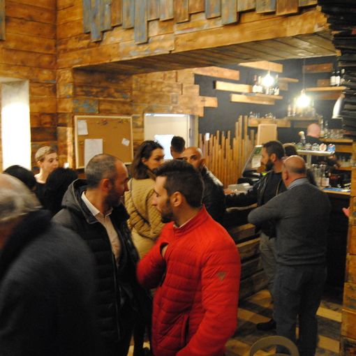 Tra buon cibo e cabaret, inaugura Wispobish a Torino: cottura al &quot;Josper&quot; e spettacoli in arrivo [FOTO e VIDEO]