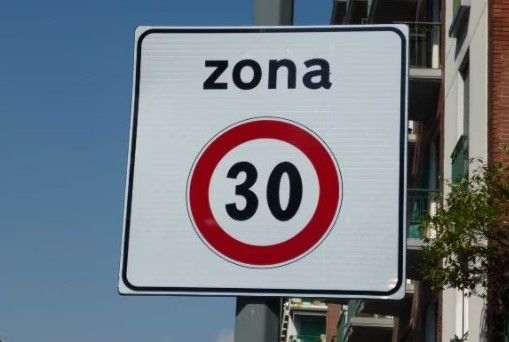 Più sicurezza per i pedoni in strada Valsalice: &quot;Limite dei 30 Km/h dove non c'è il marciapiede&quot;
