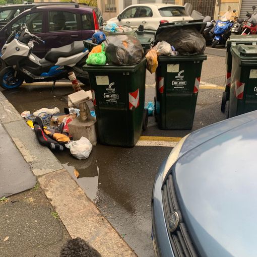 'Furbetti dei rifiuti' e zozzoni in azione tra via Lessolo e via Varallo