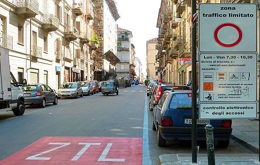 Nuova ztl Torino: stalli con il sensore, il parcheggio libero ti arriva via app