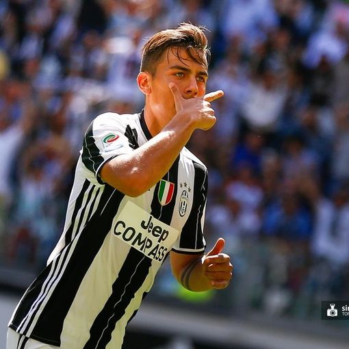 Juve, Dybala scende in campo contro il razzismo: &quot;Se serve, bisogna anche interrompere le partite&quot;