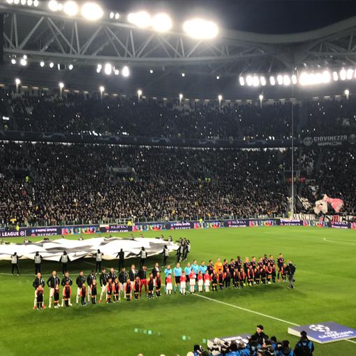 Ronaldo inventa, Mandzukic segna: la Juventus batte il Valencia e si qualifica agli ottavi di Champions League