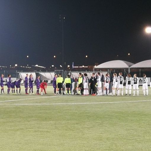 Juventus Women e Fiorentina in campo lo scorso anno a Vinovo: all'epoca vinsero le bianconere, ieri sera le viola si sono prese la rivincita.