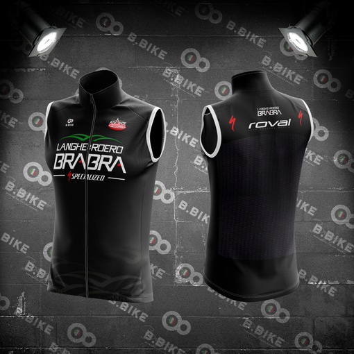 Il Gilet, gadget contenuto nel pacco gara della Granfondo Bra Bra Specialized Dalle Langhe al Roero in programma domenica 29 aprile a Pollenzo