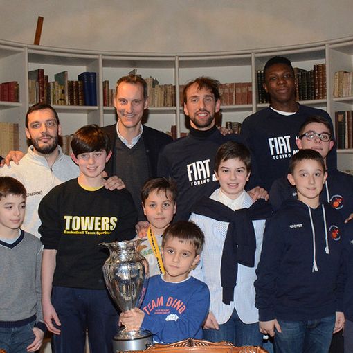 La coppa Italia vinta dalla squadra di Basket “Fiat Torino Auxilium” esposta al Castello della Banca Alpi Marittime
