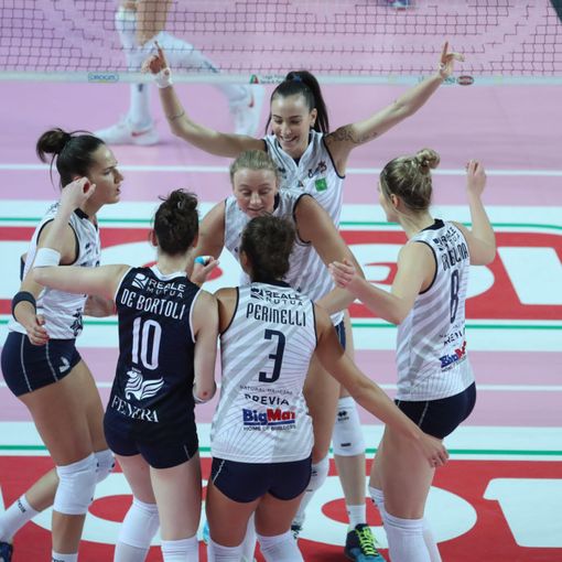 La Reale Mutua Fenera Chieri ’76 riscrive la storia, il derby a Novara è vinto 1-3