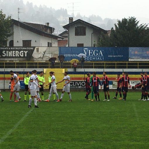 La pioggia battente ferma Verbania–Caronnese: si gioca solo un tempo, si ripartirà dallo 0-0