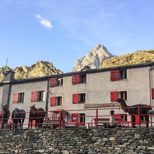E’ aperto l’albergo-rifugio Pian del Re di Crissolo. Chiuderà ai primi di ottobre