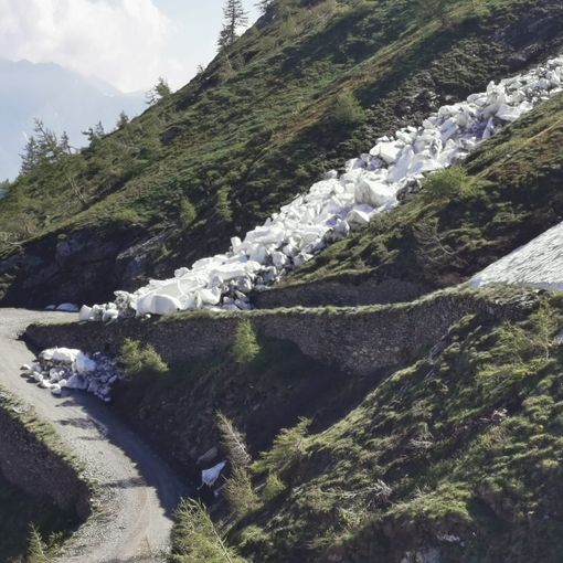 Appello della Città Metropolitana agli escursionisti: “Non avventuratevi sul Colle delle Finestre e dell’Assietta, sono ancora chiusi”