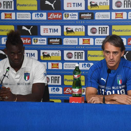 Balotelli e Mancini nella conferenza stampa di presentazione di Italia-Olanda (Immagine tratta dal sito della FIGC)