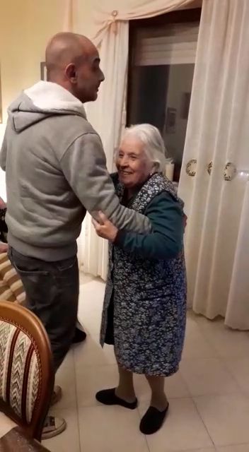 Nonna Maria, 104 anni, operata al femore al San Giovanni Bosco dopo una caduta mentre ballava in casa (VIDEO)