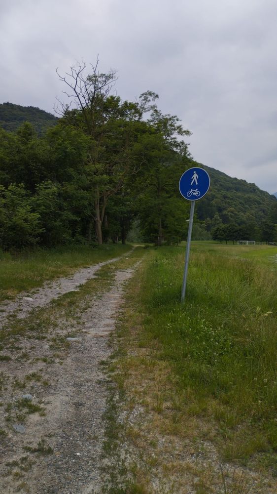 La strada che costeggia il Pellice, la zona dove è avvenuta l’aggressione La strada che costeggia il Pellice, la zona dove è avvenuta l’aggressione