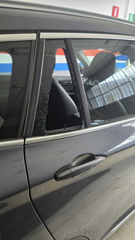 Raid alle auto in piazza Rebaudengo