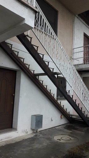 Avevano rubato anche i gradini di una scala a Sommariva del Bosco: sgominata la "banda del buco" Avevano rubato anche i gradini di una scala a Sommariva del Bosco: sgominata la "banda del buco"