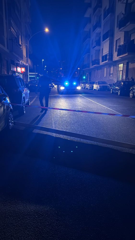 Via Avogadro transennata, dopo il crollo del palo della luce