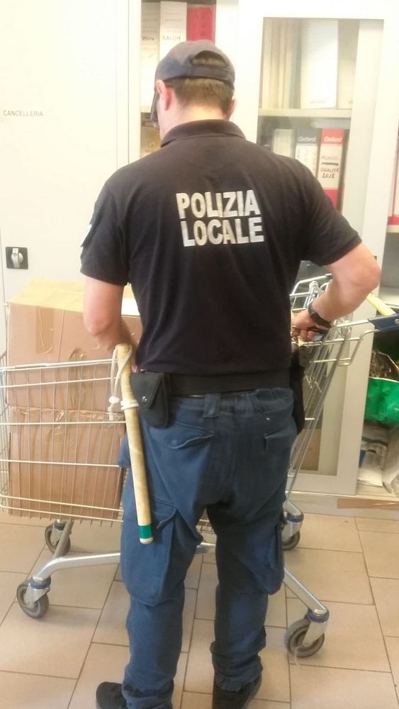 Polizia municipale, sequestrati tremila pezzi di bigiotteria