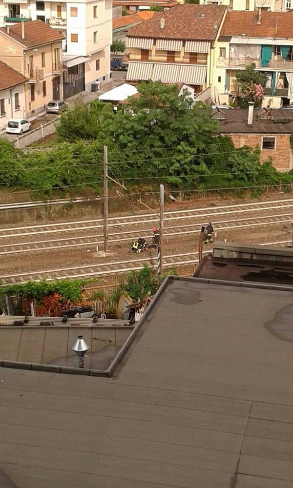 Travolto da un treno a Moncalieri, è vivo