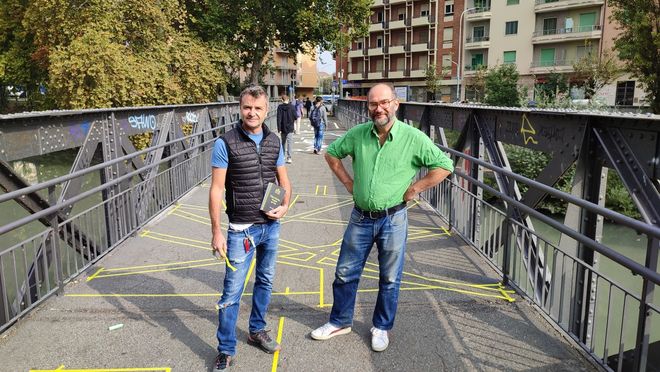 Torino, il ponte pedonale che unisce Aurora al centro si trasforma in un gioco per tutti Torino, il ponte pedonale che unisce Aurora al centro si trasforma in un gioco per tutti