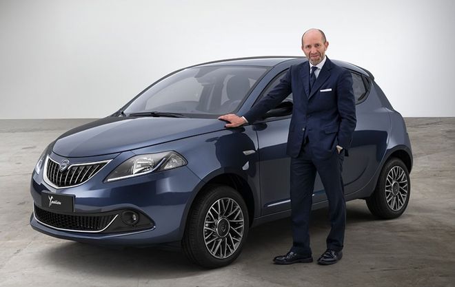 Luca Napolitano alla guida della Nuova Lancia Ypsilon