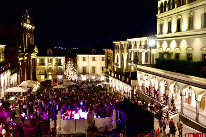 Il grande pubblico che ha affollato il centro storico di Moncalieri