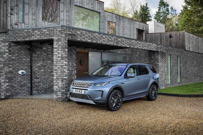 Le bestseller Evoque e Discovery sport oggi disponibili in versione ibrida plug-in e autonomia all-electric fino a 68 km