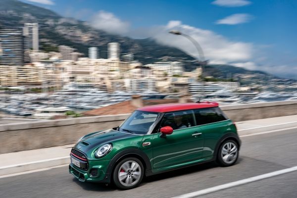 Sulle orme di una leggenda: con la Mini John Cooper Works al Principato di Monaco