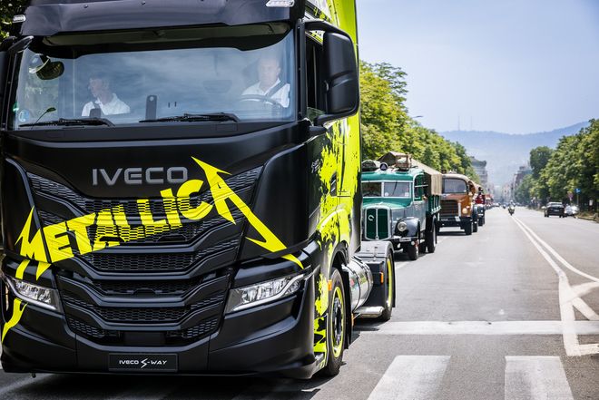 La sfilata dei mezzi Iveco nel centro di Torino per i 50 anni del Gruppo La sfilata dei mezzi Iveco nel centro di Torino per i 50 anni del Gruppo