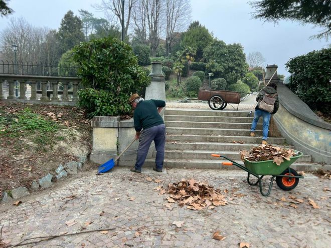 Pulizia dei sentieri al parco di Villa Genero: volontari al lavoro nel “Boschetto”