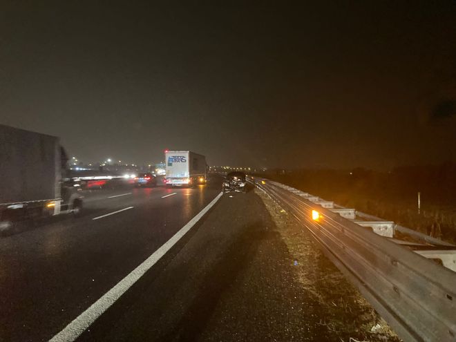 Tamponamento tra due auto in tangenziale: morta una donna